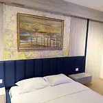 Agora Aparthotel 3*